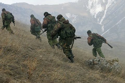 Разведчики 201-й РВБ проходят горную подготовку в предгорьях хребта «Каршытау»
