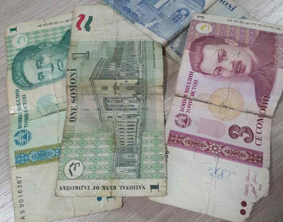 Нацбанк Таджикистана заменит все бумажные 1, 3, 5 сомони на монеты