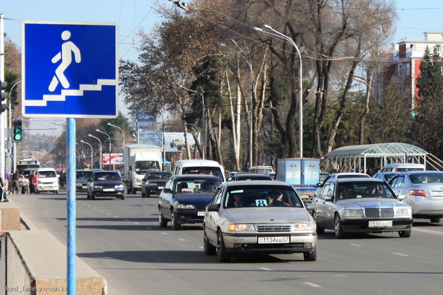 Рустам Эмомали указал открыть маршрут, который соединит юг и запад Душанбе