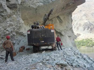 В Таджикистане изучают вопрос строительства тоннеля на участке автодороги Шуроабад-Дарваз