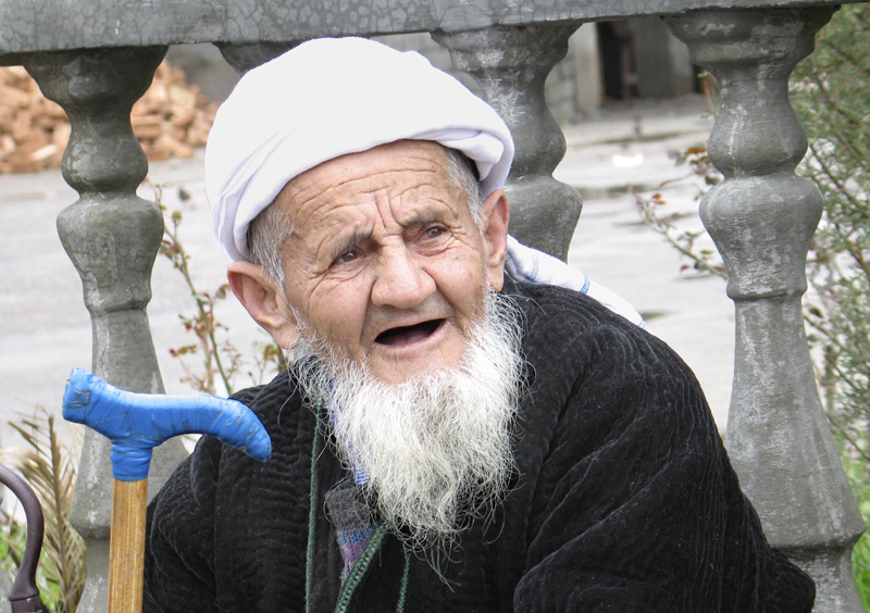 Рустам Эмомали продолжит традицию единовременных выплат пенсионерам старше 75 лет