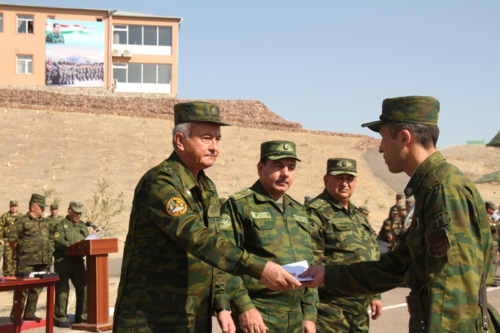Министр обороны Таджикистана присвоил главам семи районов Согда звания офицеров запаса