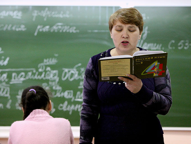В Таджикистан приедут 30 учителей из России