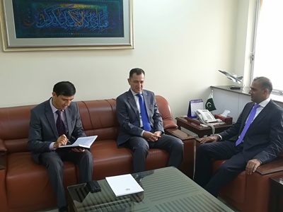 Посол Таджикистана встретился с министром энергетики Пакистана