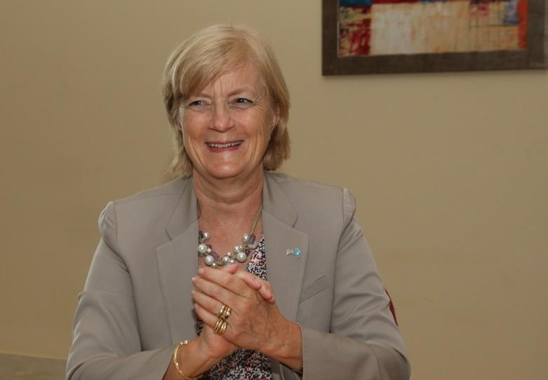Посол США Элизабет Миллард пошла на повышение и покидает Таджикистан