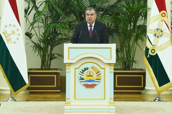 Президент присвоил главам МВД, ГКНБ и Генпрокурору Таджикистана звания генерал-полковника