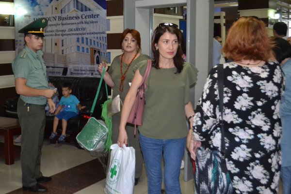 «Хочется сделать что-то хорошее для своей родины»: в Душанбе прибыли российские учителя