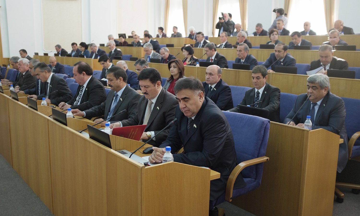 Таджикские депутаты разъяснят своим избирателям поправки в закон об обрядах и традициях