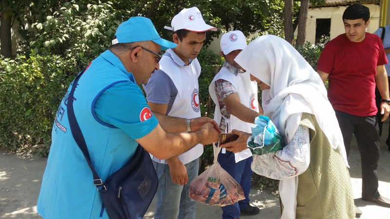 Общество Красного Полумесяца оказало помощь малоимущему населению Душанбе