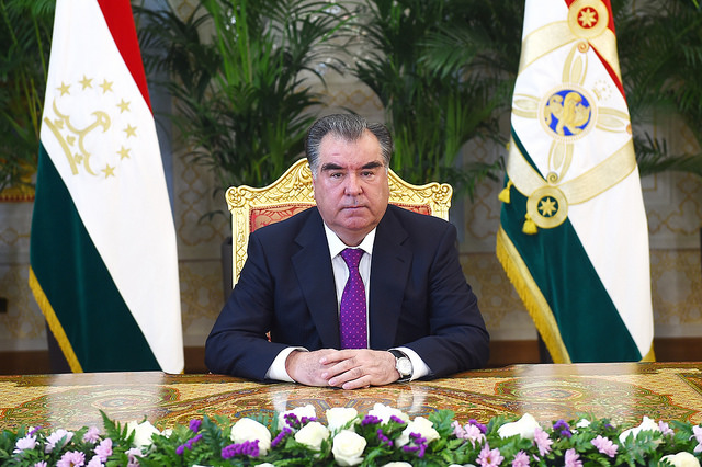 Эмомали Рахмон поздравил таджикистанцев с Днем независимости республики