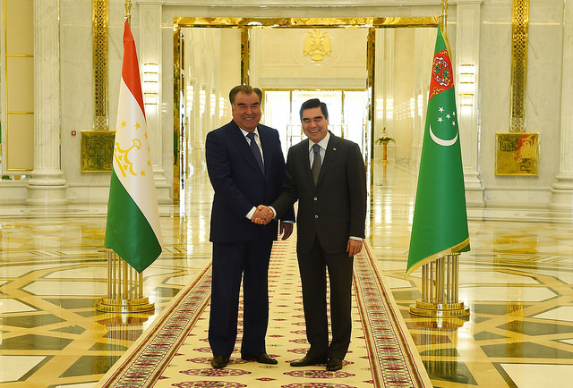 Эмомали Рахмон в Ашхабаде провел встречи с президентами Пакистана и Туркменистана