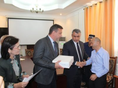 Ассоциация незрячих Италии вручило незрячим Таджикистана бумагу для шрифта Брайля на $150 тыс.