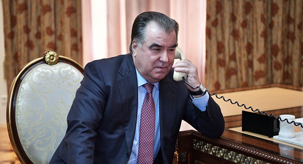 Эмомали Рахмон позвонил председателям пяти районов Таджикистана. Говорил о наболевшем