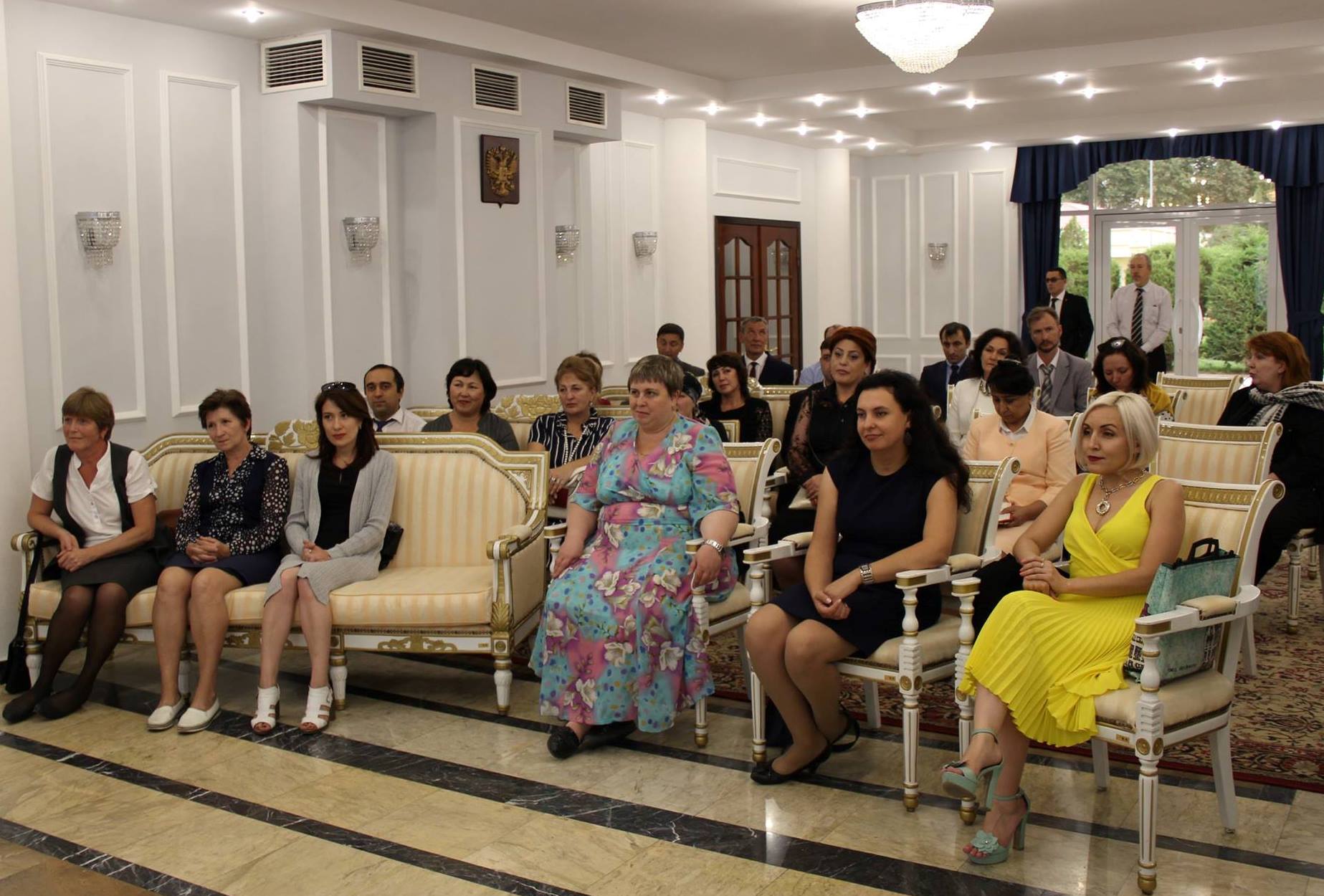 На встречу с послом России приехали почти все российские учителя.
