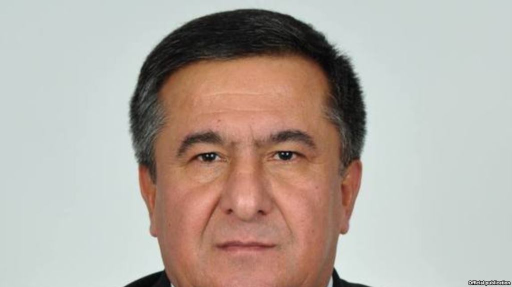В Таджикистане вымогавший $1 млн. госчиновник исключен из рядов правящей партии