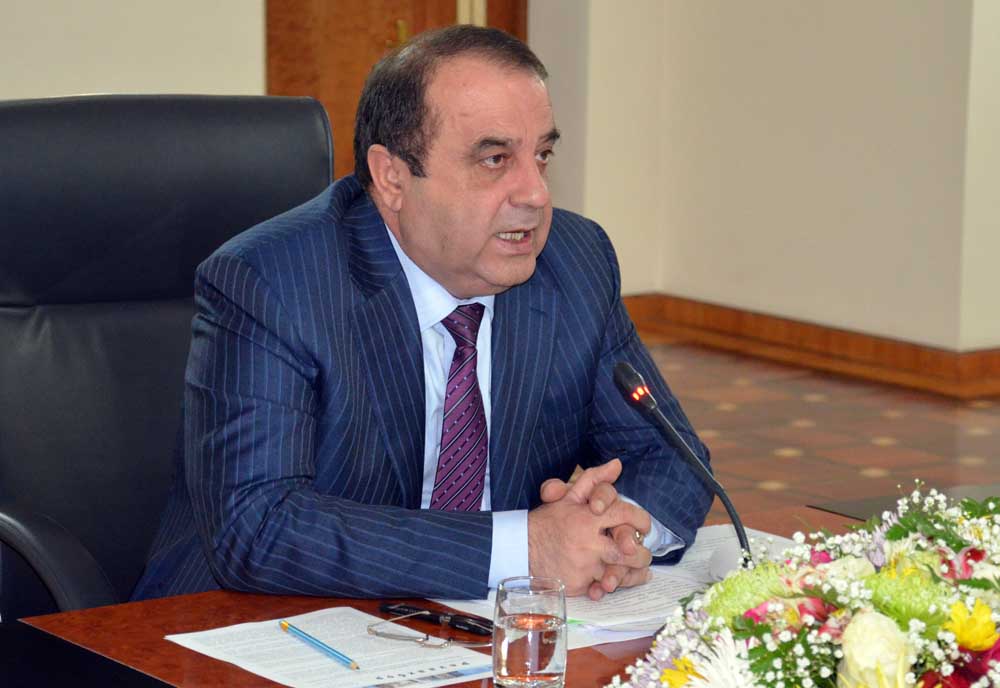 Таджикский депутат потребовал отставки главы Нацбанка