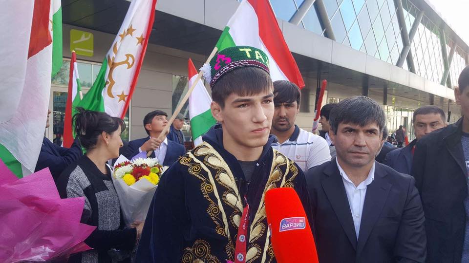 В Таджикистане торжественно встретили призера чемпионата мира по дзюдо