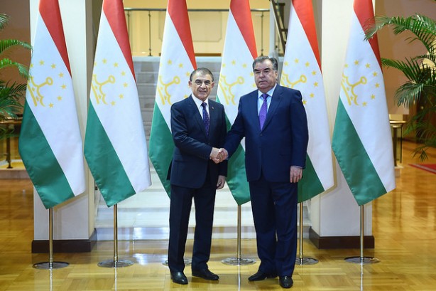 Таджикистан и Армения высказались за мирное решение политических конфликтов в странах мира