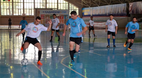 В Душанбе отметили 25-летие сотрудничества ООН и Таджикистана. Игрой в футбол.