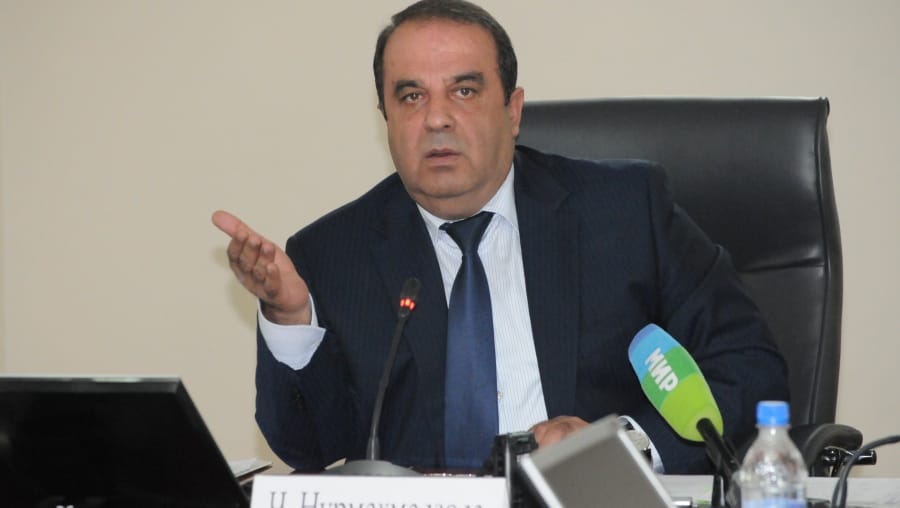 Главный банкир Таджикистана не спешит выполнять поручение спикера парламента