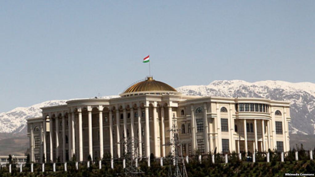 В Таджикистане запретили проведение помпезных торжеств в госучреждениях