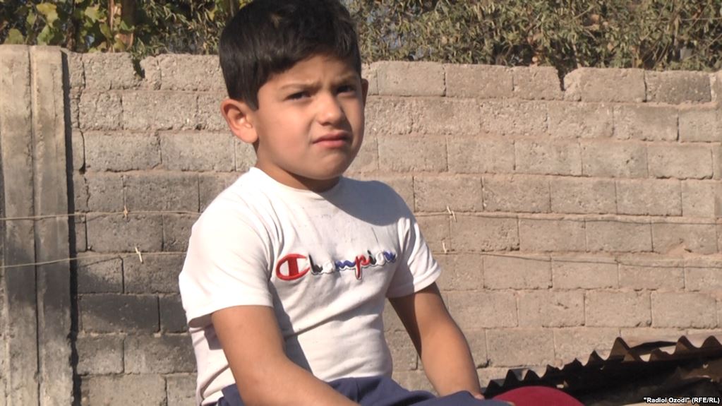 11 тысяч отжиманий за 6 часов. Школьник из Душанбе хочет попасть в Книгу рекордов Гиннеса