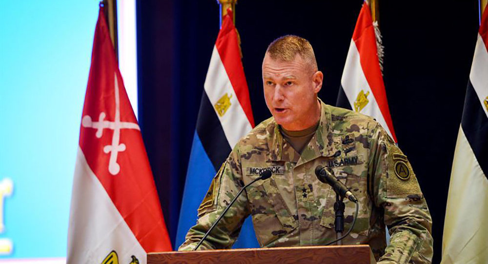 Замкомандующего сухопутными силами армии США прибывает в Душанбе