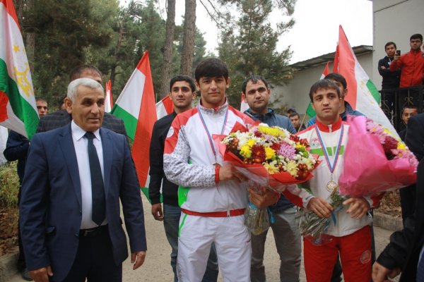 Эту победу в Таджикистане ждали 42 года: как встречали Чемпиона