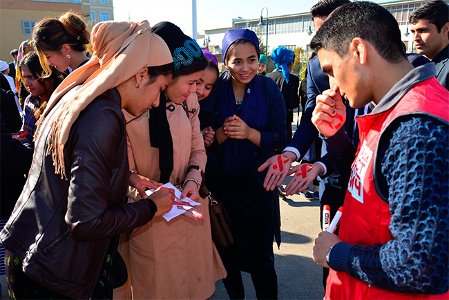 15 ноября в Душанбе состоялась акция по тестированию на ВИЧ. Организаторами акции выступили Фонд «СПИД Инфосвязь», Роспотребнадзор, ЮНЭЙДС при поддержке Минздрава и соцзащиты населения РТ.
