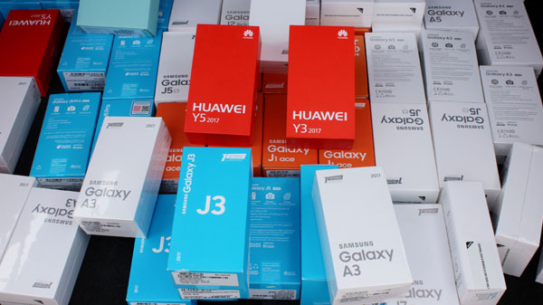 В Душанбе изъяли из незаконной продажи мобильные телефоны почти на 30 тысяч долларов