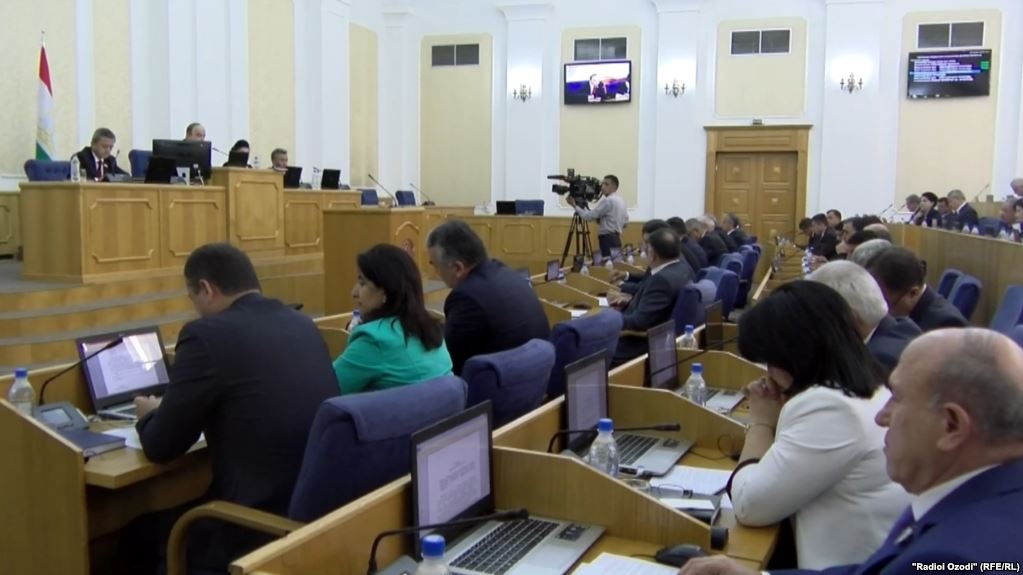 Парламент Таджикистана узаконил запрет на создание религиозных партий