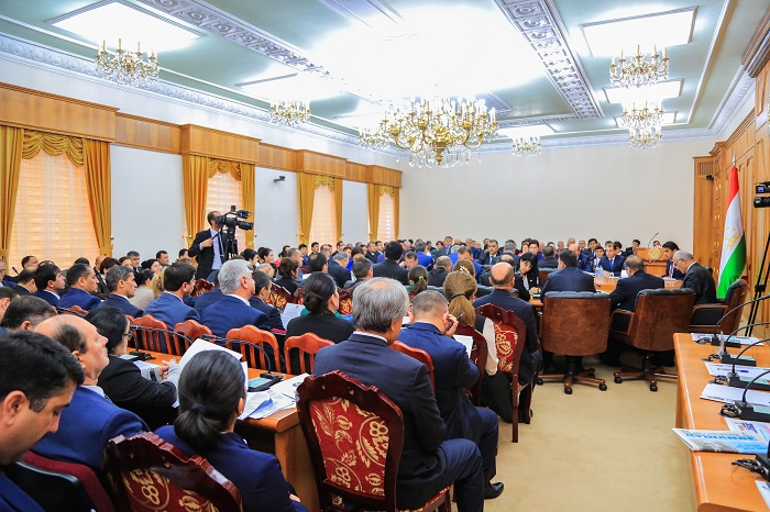 Тринадцатая сессия Маджлиса народных депутатов Душанбе пятого созыва