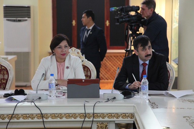 В Душанбе обсудили развитие безналичных платежей