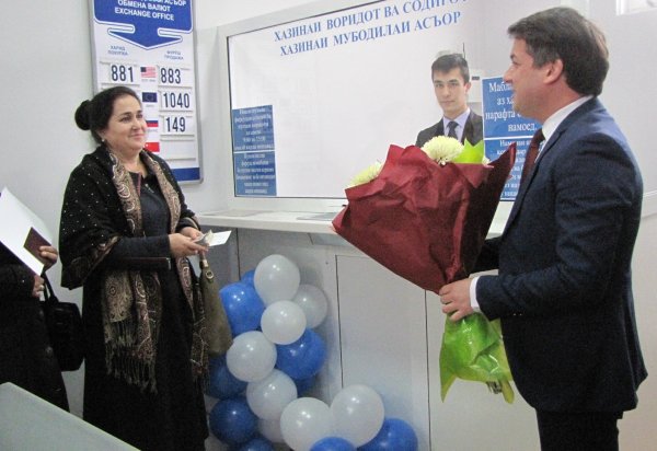 В городе Бустон открылся новый Центр банковского обслуживания ЗАО «Международный банк Таджикистана»
