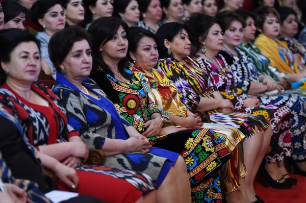В Таджикистане в министерствах и ведомствах будет единая форма одежды