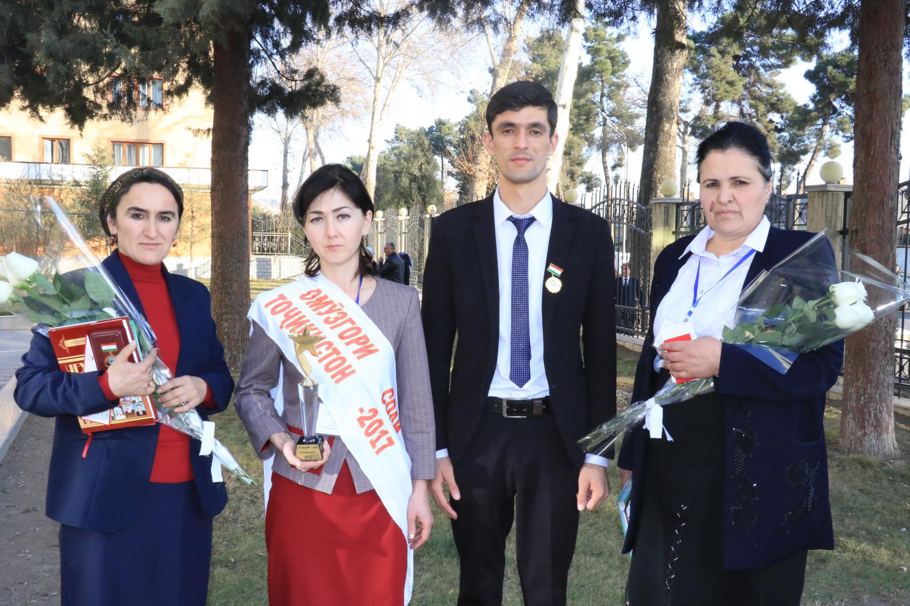 Педагог из Согда признана учителем года в Таджикистане