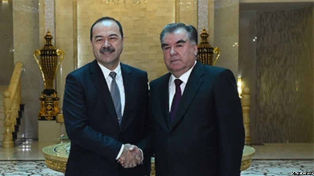 Глава Таджикистана Эмомали Рахмон и премьер-министр Узбекистана Абдулла Арипов. Душанбе, 10 января 2018 года. Фото из официального сайта президента РТ