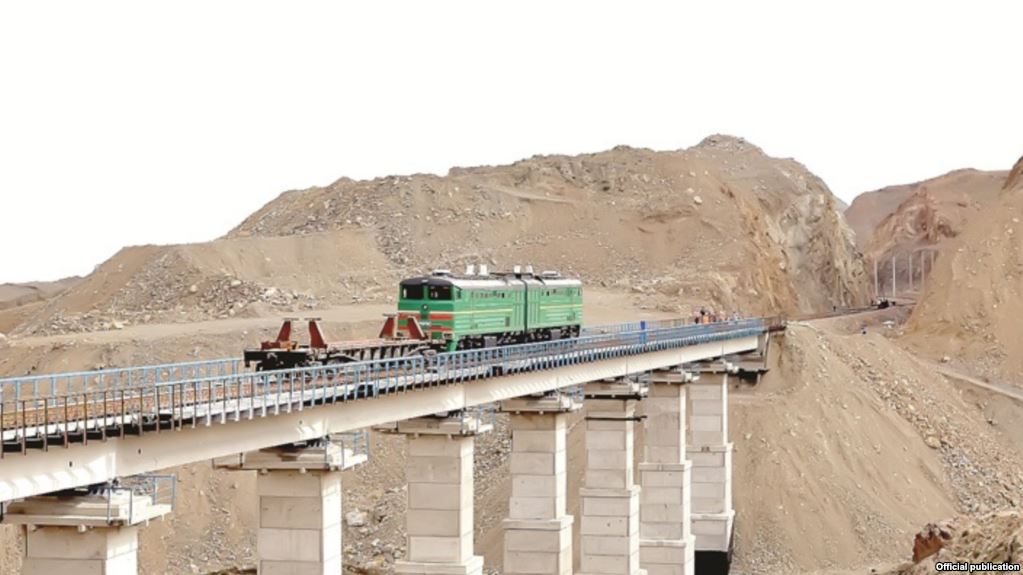 Таджикистан и Узбекистан восстановят движение поездов на перегоне Амузанг-Галаба