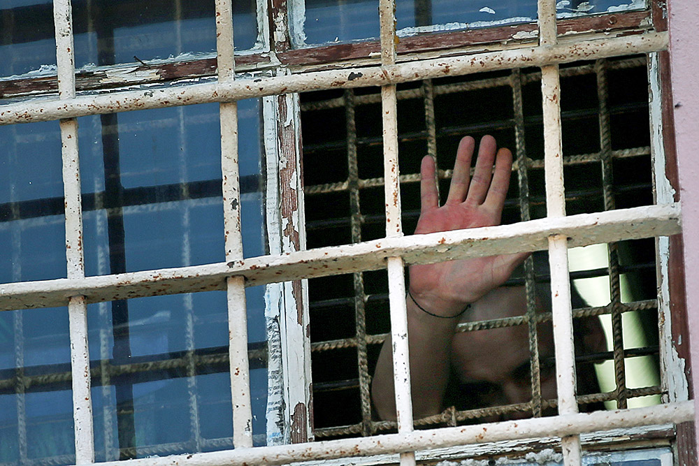 Генпрокурор РТ: к сожалению, борьба с использованием мобильных телефонов в тюрьмах пока тщетна