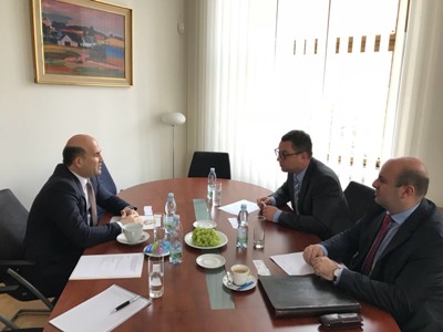 Таджикские дипломаты провели встречи в Чехии и Исламабаде
