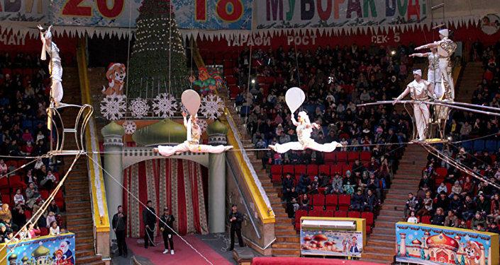 Министр культуры Таджикистана поблагодарил узбекского коллегу за цирк. Труппа циркачей получила подарки