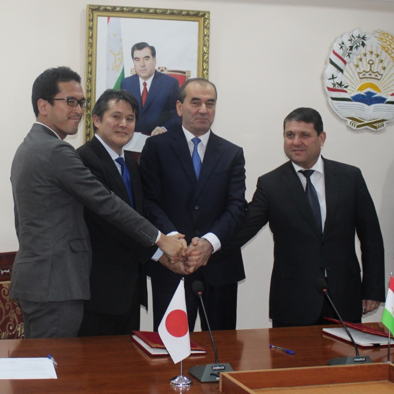 JICA и «Барки Точик» подписали контракт по улучшению энергоснабжения Душанбе