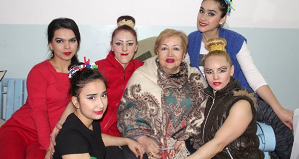 Министр культуры Таджикистана поблагодарил узбекского коллегу за цирк. Труппа циркачей получила подарки