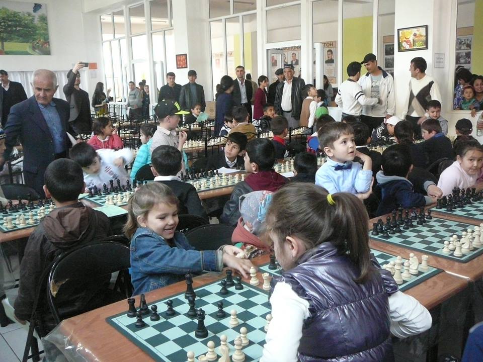 Детско-юношеский чемпионат Таджикистана по шахматам в столичном лицее «Рахнамо».