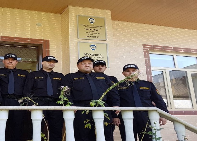 Милиция взяла под охрану школы Душанбе