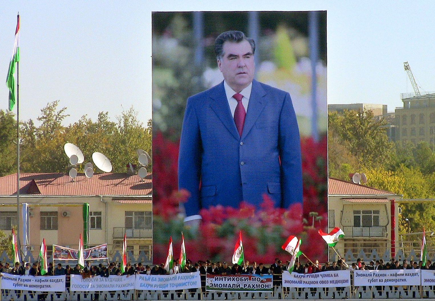 В Таджикистане ищут супер демократов. Планируют вручить им по $14 тысяч