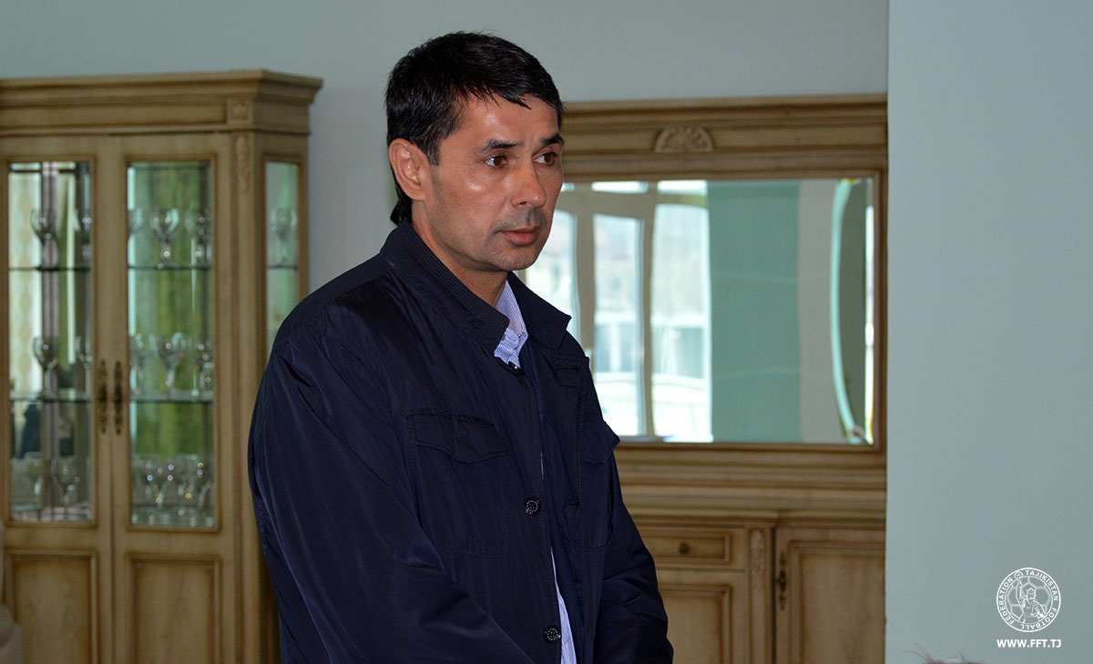 После поражения от туркменской команды «Худжанд» сменил главного тренера и директора клуба