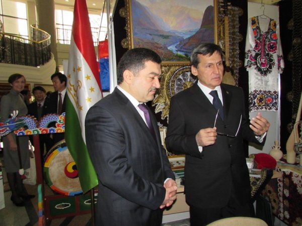 На выставке в Ашхабаде организовали культурный уголок Таджикистана