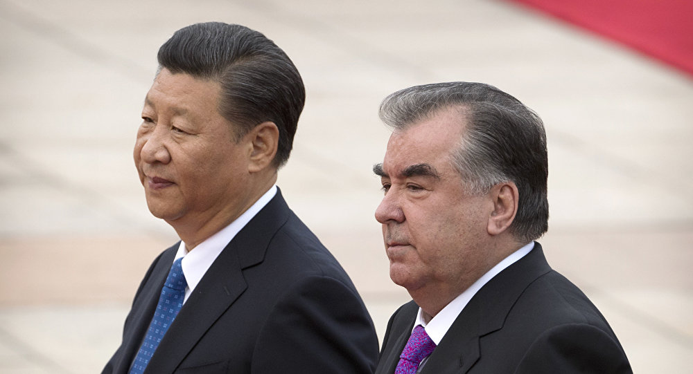 Эмомали Рахмон поздравил Си Цзиньпина с его переизбранием на пост лидера Китая