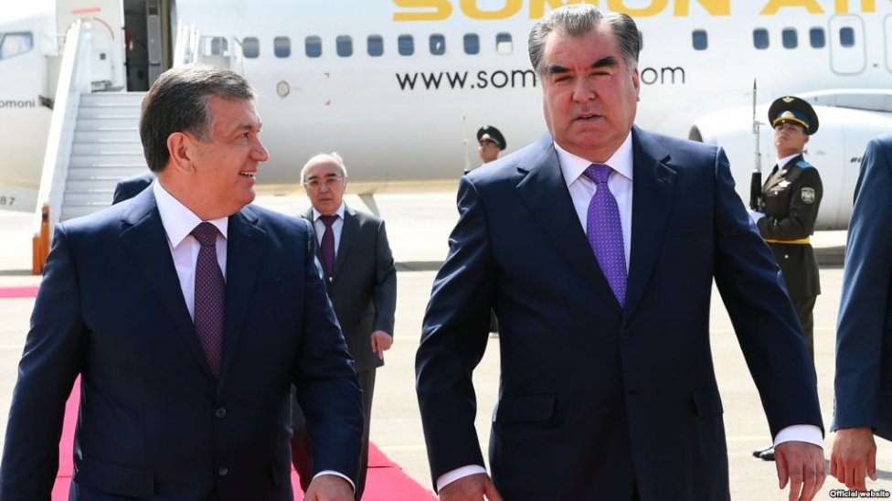 Таджикистан ратифицировал соглашение о безвизовых поездках с Узбекистаном